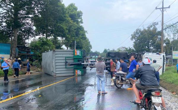 Lật xe container, Quốc lộ 20 tê liệt