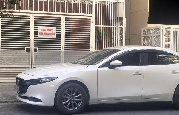 Chuyện nhỏ thành to từ... chỗ đậu xe