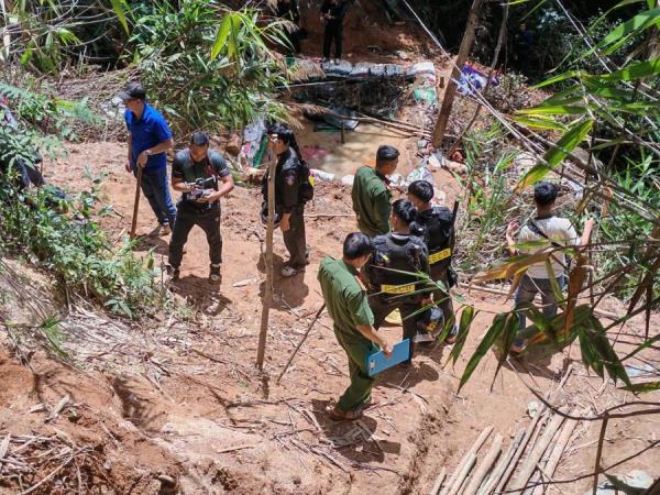 Công an tỉnh đột kích bãi vàng trái phép, chính quyền địa phương nói gì?