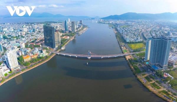 Bộ Chính trị: Hoàn thành sáp nhập tỉnh trước 15/8, cấm tác động sắp xếp nhân sự