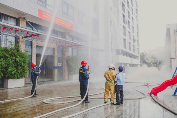 Diễn tập chữa cháy, cứu nạn tại chung cư đông dân ở Đà Nẵng trước mùa lễ hội pháo hoa