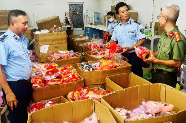 Thành lập Tổ công tác cao điểm đấu tranh chống buôn lậu, gian lận thương mại và hàng giả