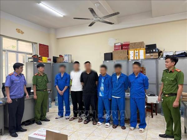 Khởi tố Chủ tịch phường cùng 4 cán bộ nhận hối lộ bảo kê xây đựng trái phép