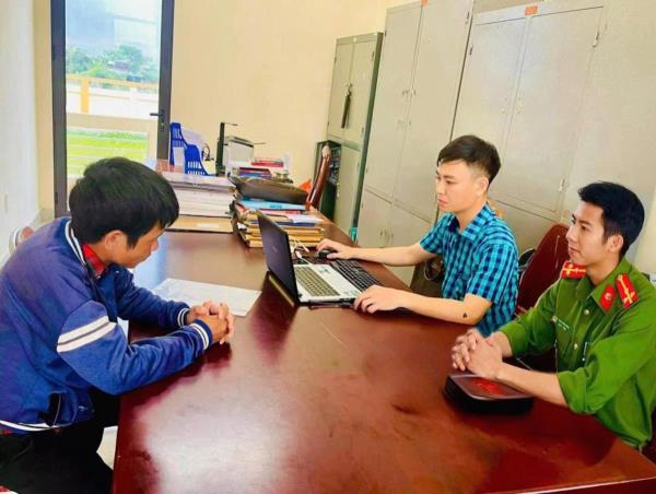 Cướp dế giữa đường