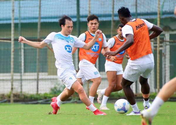 Văn Toàn trở lại tập luyện