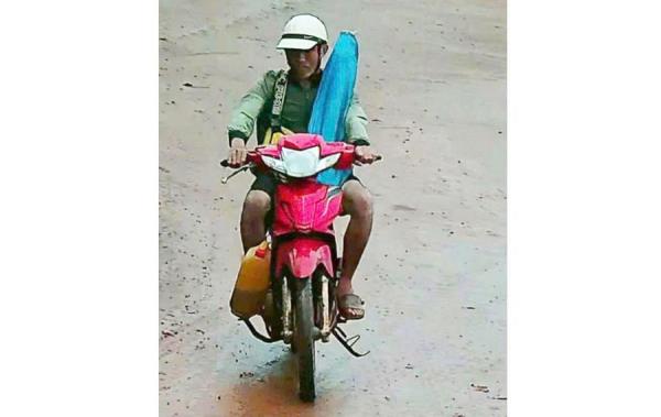 Khẩn trương truy bắt đối tượng dùng dao đâm 2 cán bộ Công an bị thương