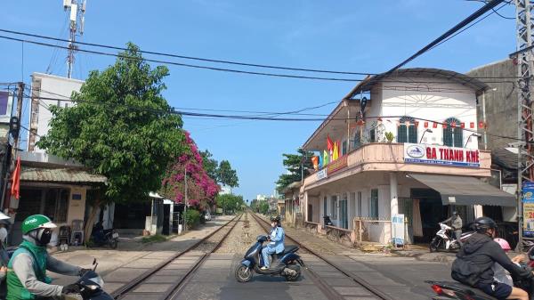 Liên tiếp 2 vụ đá bay lên tàu