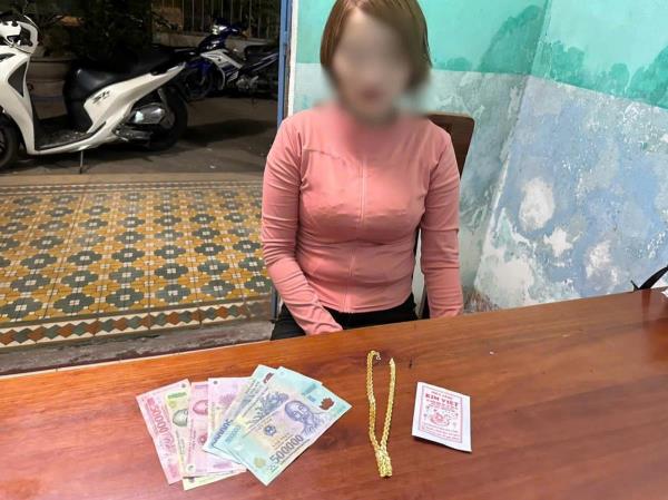 Truy xét nhanh nữ đối tượng trộm cắp tại tiệm vàng