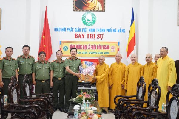 Công an thành phố Đà Nẵng chúc mừng Phật đản 2025