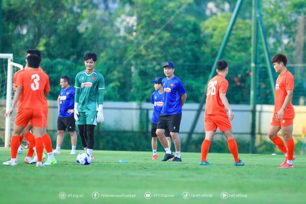 Đội tuyển Việt Nam đau đầu với các ca chấn thương: Tại anh, tại ả