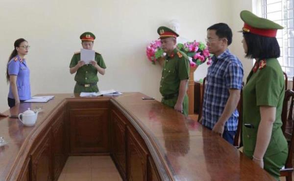 Khởi tố Chủ tịch xã vì để hư hỏng hàng trăm tấn xi-măng hỗ trợ xây dựng nông thôn mới