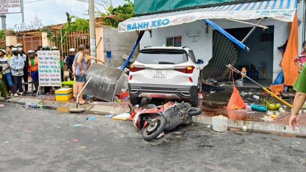 Ôtô tông vào quán bánh xèo, 1 người chết, 2 người bị thương