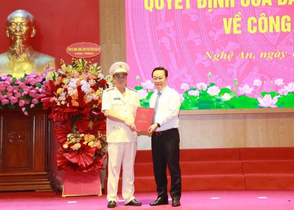 Đại tá Đinh Việt Dũng giữ chức Giám đốc Công an tỉnh Nghệ An