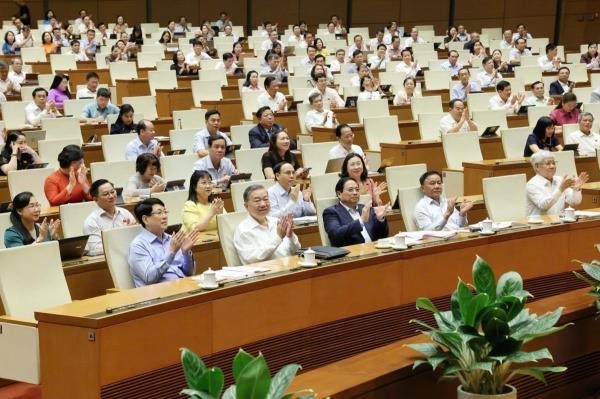 Quốc hội thông qua luật, lần đầu tiên nước ta có chính quyền địa phương 2 cấp