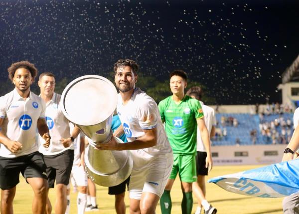 Nam Định chính thức vô địch