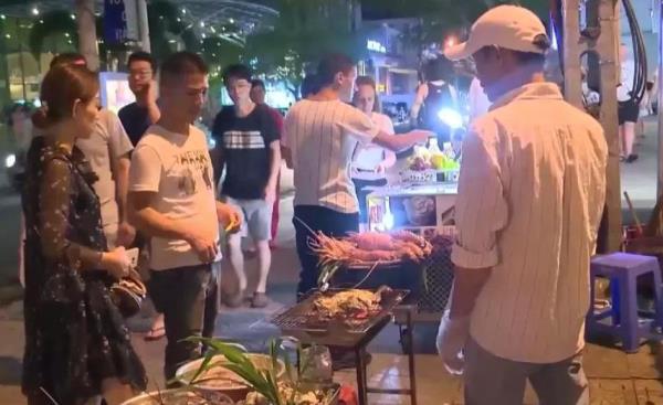 Nỗi lo tôm hùm chết bị bơm tạp chất để bán ra thị trường