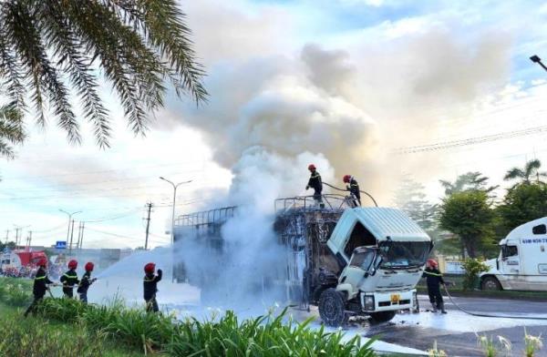 Bị bà hỏa cướp hàng giữa đường