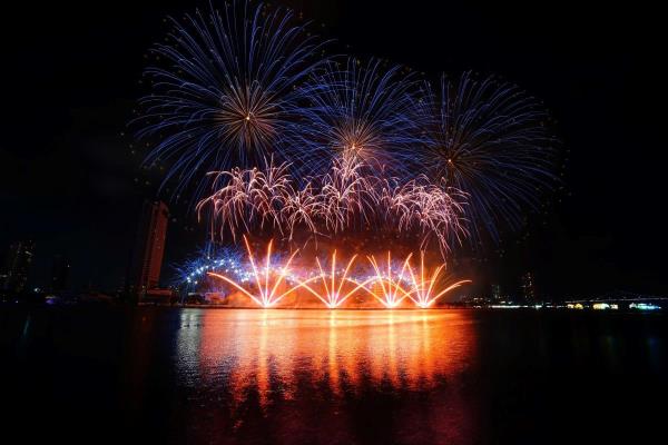 Sông Hàn rực sáng trong đêm pháo hoa thứ tư DIFF 2025: Khi Bồ Đào Nha và Anh cùng chạm đỉnh nghệ thuật ánh sáng