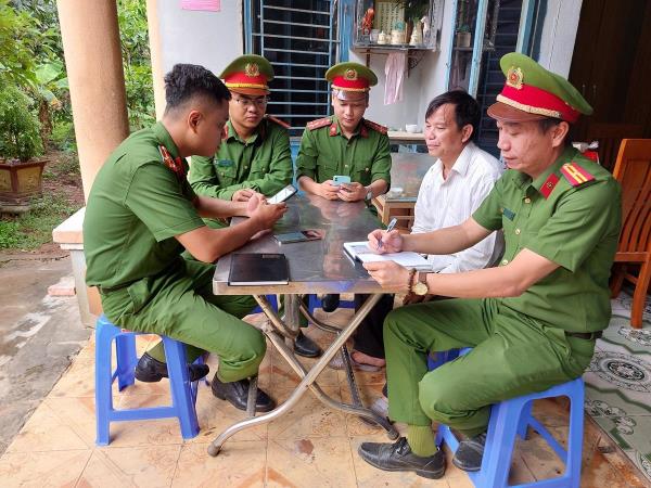 Bám cơ sở, bám dân