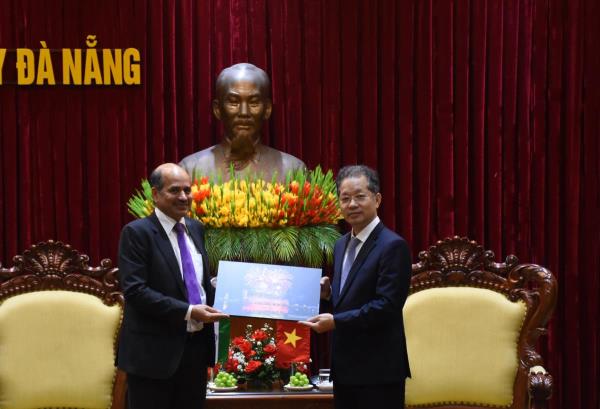 Bí thư Thành ủy Nguyễn Văn Quảng tiếp Đại sứ Ấn Độ tại Việt Nam Sandeep Arya