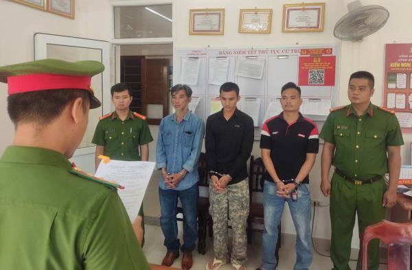 Cả nhà đều sai