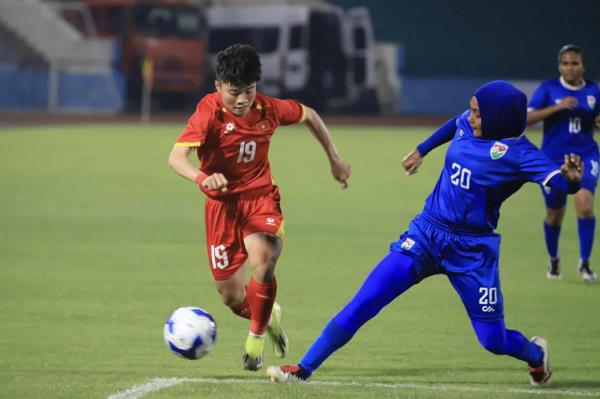 Tuyển nữ Việt Nam thắng dễ trận ra quân