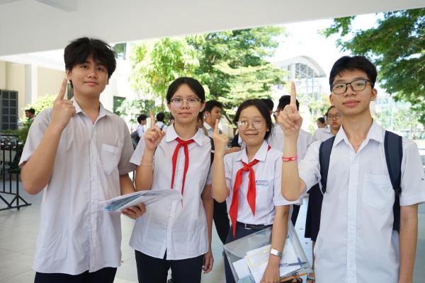 Kết thúc kỳ thi tuyển sinh lớp 10 tại Đà Nẵng: Đề Toán không ra Vi-et, nhiều thí sinh lệch tủ