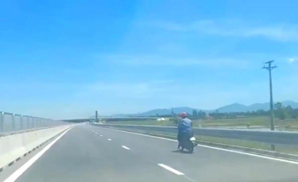 Giật mình trên cao tốc