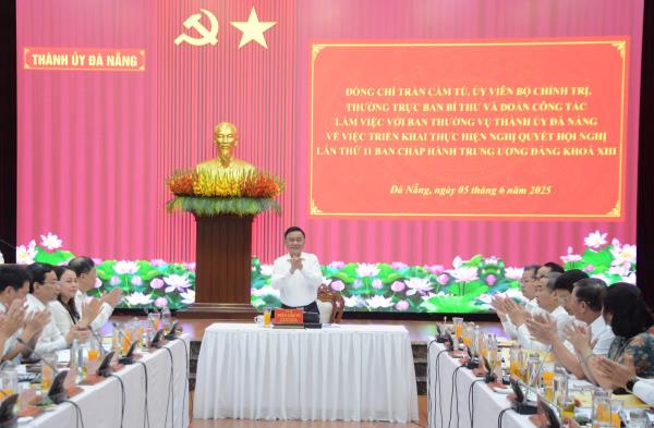 Thường trực Ban Bí thư Trần Cẩm Tú làm việc với Ban Thường vụ Thành ủy Đà Nẵng