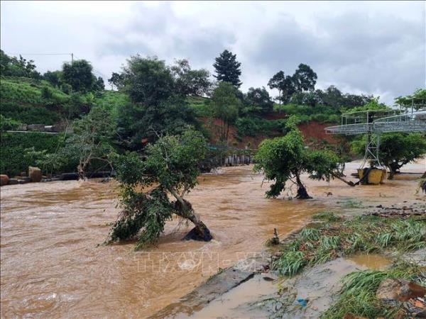 Nguy cơ lũ quét, sạt lở ở Thanh Hóa, Đắk Nông và lốc xoáy trên nhiều vùng biển