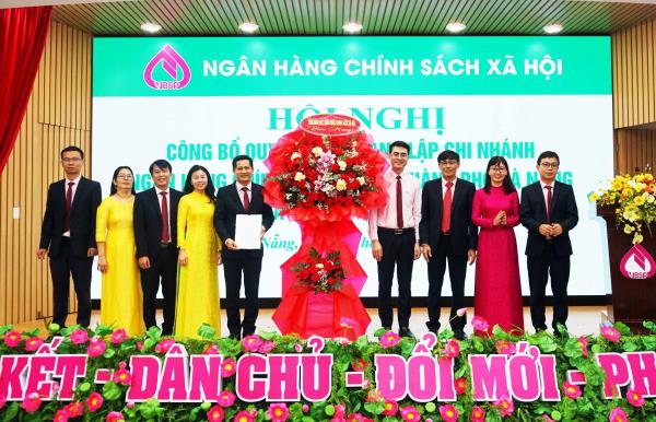 Công bố quyết định thành lập Chi nhánh Ngân hàng Chính sách xã hội TP Đà Nẵng