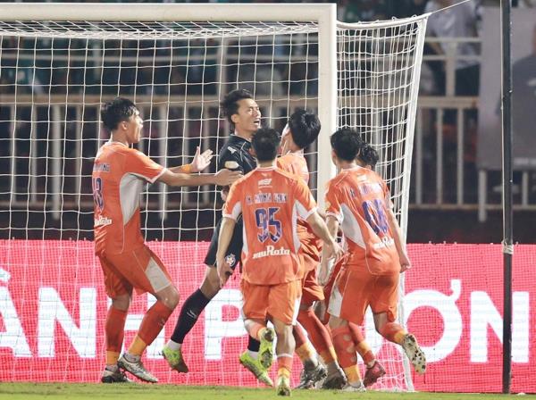 SHB Đà Nẵng sau cú chết hụt: Tái sinh  tái thiết