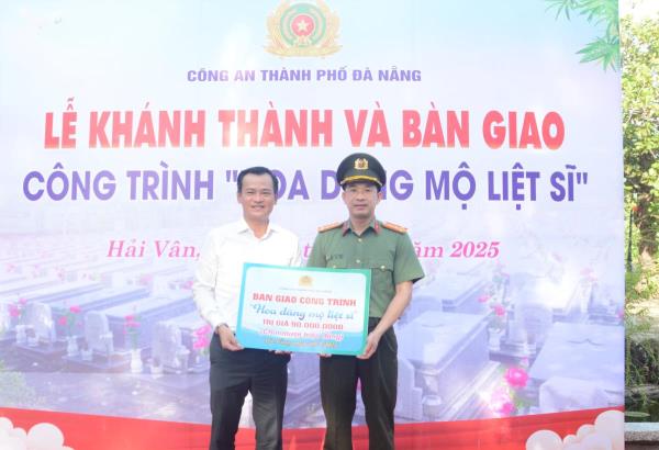 Công an thành phố Đà Nẵng khánh thành, bàn giao Công trình Hoa dâng mộ Liệt sĩ