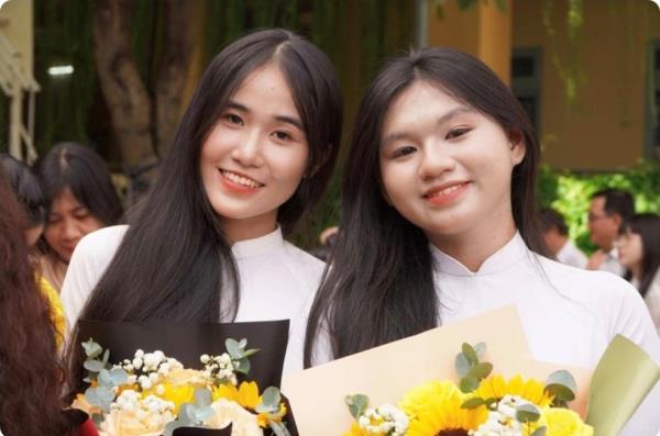 Điểm thi tốt nghiệp THPT 2025: Số điểm 10 tăng vọt