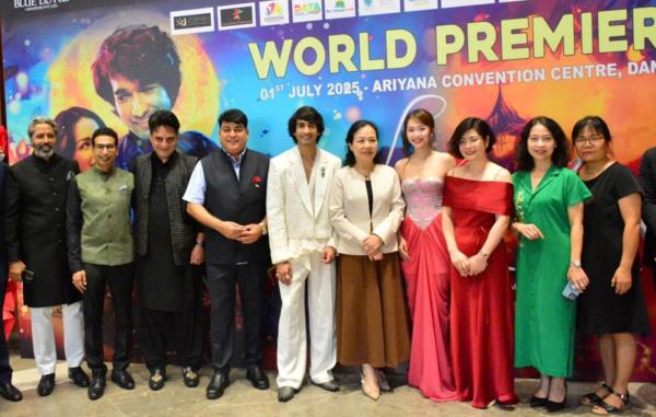 Nữ diễn viên Khả Ngân rạng rỡ tại lễ công bố phim Love in Vietnam