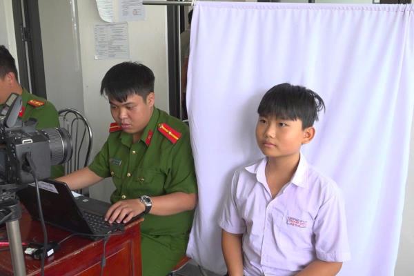 Công an xã Thăng Điền nỗ lực cấp căn cước cho công dân