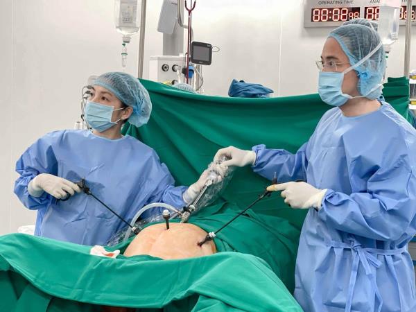 Vinmec Cần Thơ phẫu thuật nội soi thành công khối u tử cung lớn phức tạp