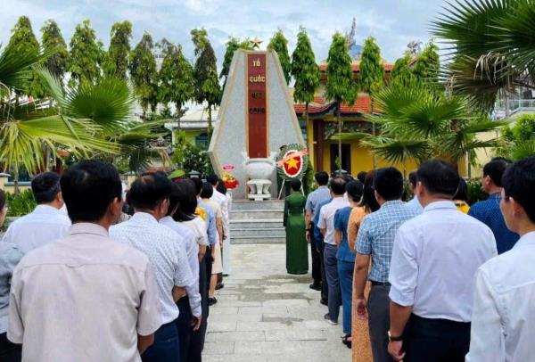 Lãnh đạo phường An Hải dâng hương tưởng niệm các Anh hùng Liệt sĩ nhân kỷ niệm 78 năm ngày Thương binh – Liệt sĩ