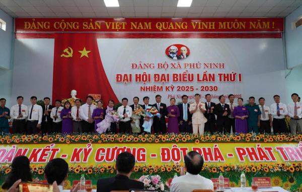 Đại tá Nguyễn Văn Tăng dự Đại hội Đảng bộ xã Phú Ninh