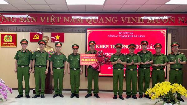 Thưởng nóng đơn vị phá nhanh 15 vụ án ma túy trong tháng