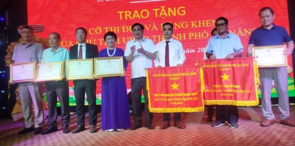 2 doanh nghiệp Thanh Khê nhận Cờ thi đua của Chủ tịch UBND TP Đà Nẵng
