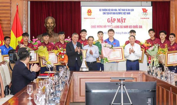 Bộ trưởng Nguyễn Văn Hùng gặp mặt Đội tuyển bóng đá U23 Việt Nam