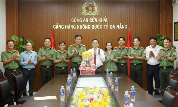 Lãnh đạo HĐND TP Đà Nẵng thăm, chúc mừng các đơn vị thuộc Bộ Công an