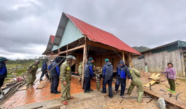 Bài cuối: Về gần hơn với dân