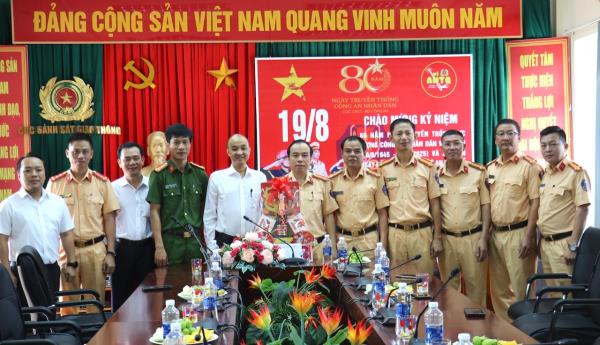 Phó Chủ tịch UBND TP Đà Nẵng thăm, chúc mừng đơn vị thuộc Cục CSGT