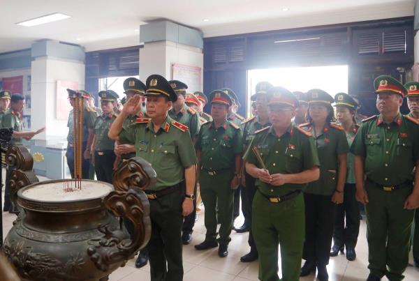 Công an TP Đà Nẵng khắc ghi lời Bác dạy, nêu cao tinh thần Phụng sự Tổ quốc, phục vụ Nhân dân