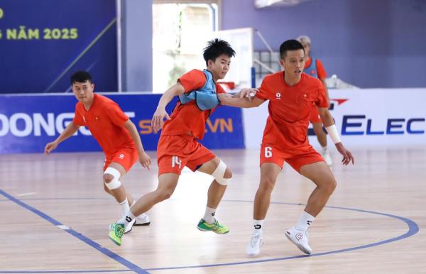 Đội tuyển futsal Việt Nam tập huấn và đá giao hữu tại Kuwait