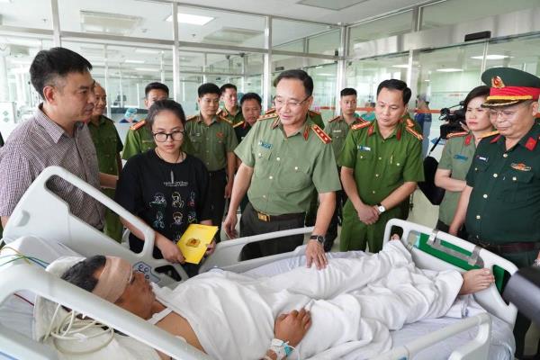 Khởi tố vụ án, tạm giữ hình sự 2 đối tượng lao xe tông trọng thương cán bộ Công an bảo vệ buổi hợp luyện A80 để điều tra về hành vi Giết người