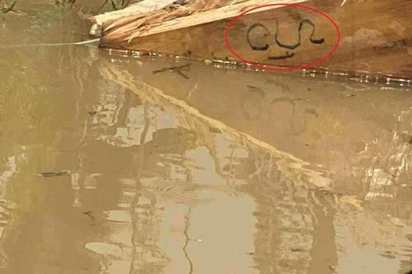 Nhiều thi thể và hòm nghi bị lũ cuốn trôi từ Lào về lòng hồ thủy điện ở Nghệ An