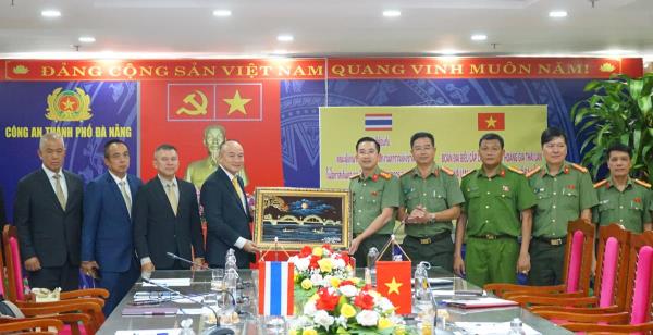 Đoàn đại biểu cấp cao Cảnh sát Hoàng gia Thái Lan thăm, làm việc với Công an TP Đà Nẵng